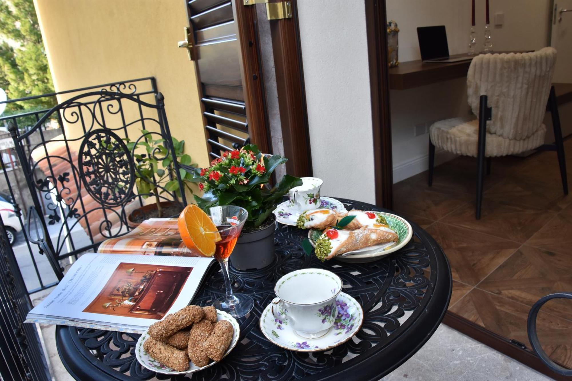 Gloden House Apartments ตาออร์มินา ภายนอก รูปภาพ