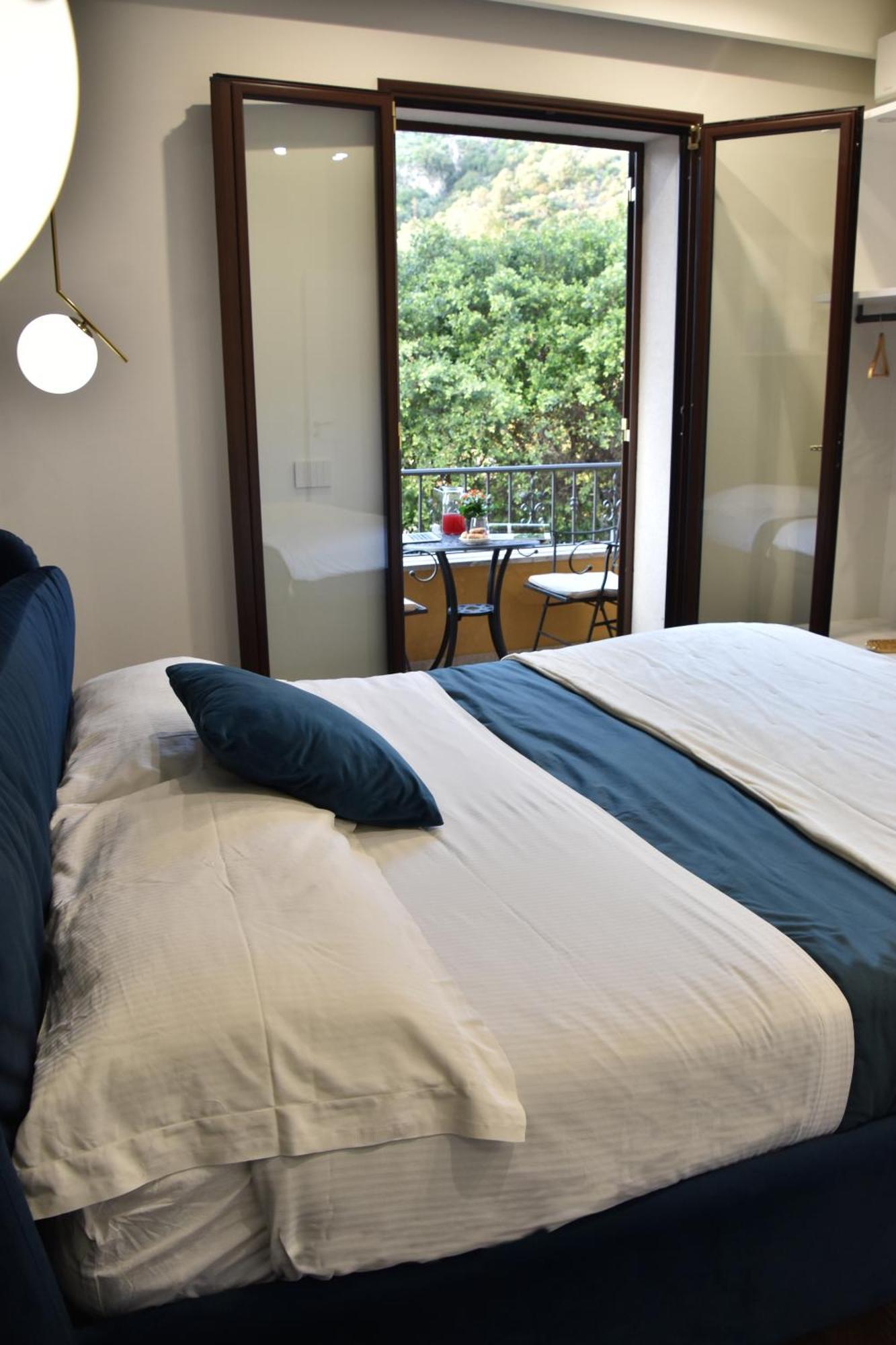 Gloden House Apartments ตาออร์มินา ภายนอก รูปภาพ